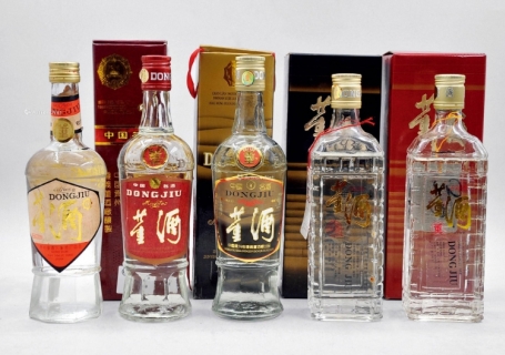 附近回收红董褐董白董3款90年代的老董酒分别多少钱一瓶，各自介绍与特点分析