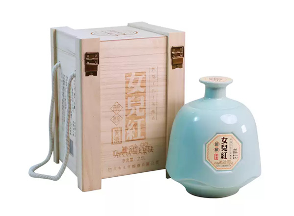 附近回收绍兴女儿红黄酒醇酿花雕酒木质礼盒2.5L坛装黄酒行情价格